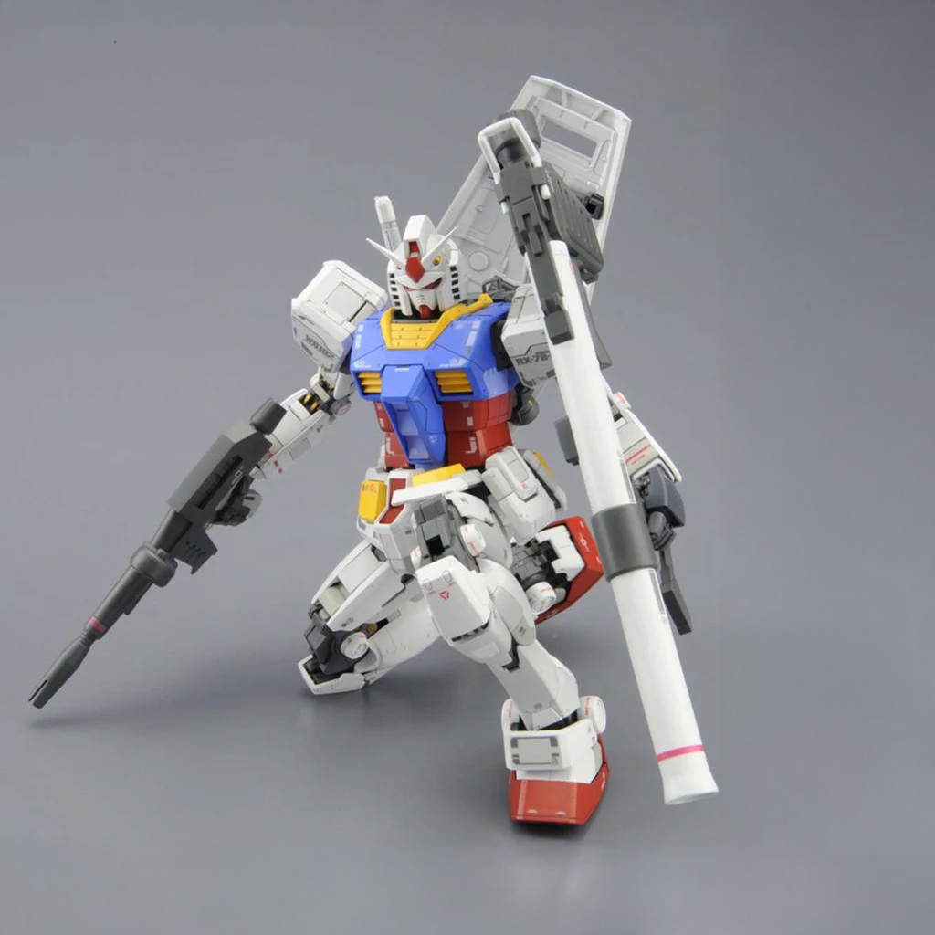 Bandai - Gunpla - MG 1/100 - Mobile Suit Gundam - RX-78-2 Gundam Version 3.0